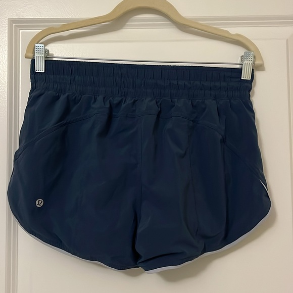 Lululemon Shorts Reversible - Picture 2 of 4